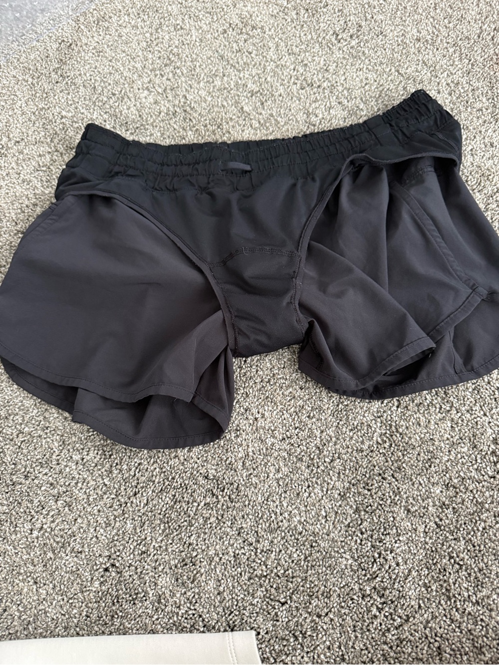 Lululemon Tracker Short V Women's Size 12 - Black 4” - Picture 9 of 16